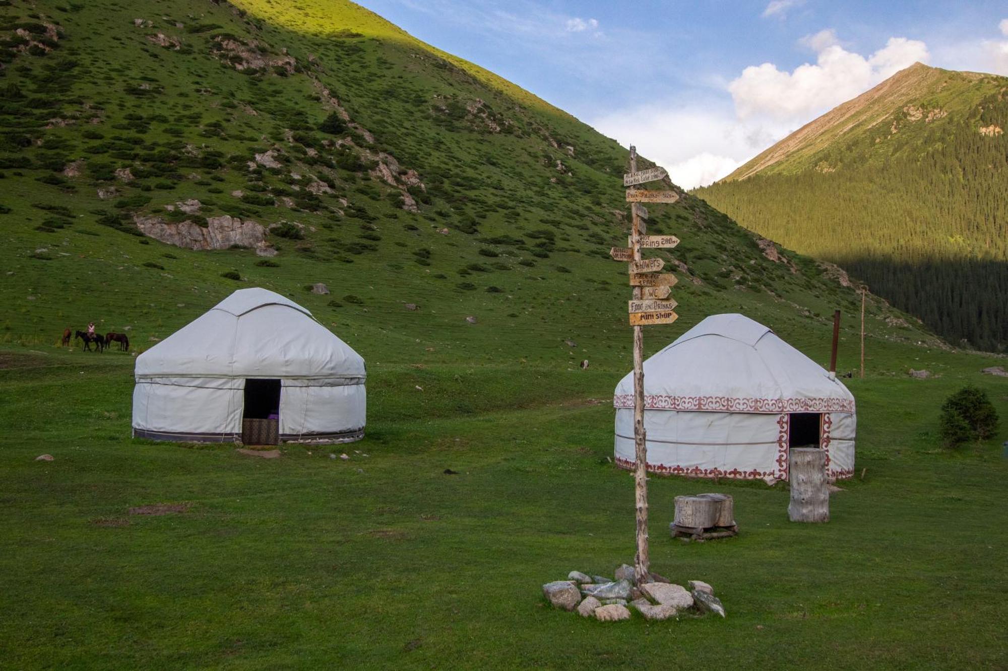 Eco Yurt Camp Arashan Hotel Teploklyuchenka ภายนอก รูปภาพ