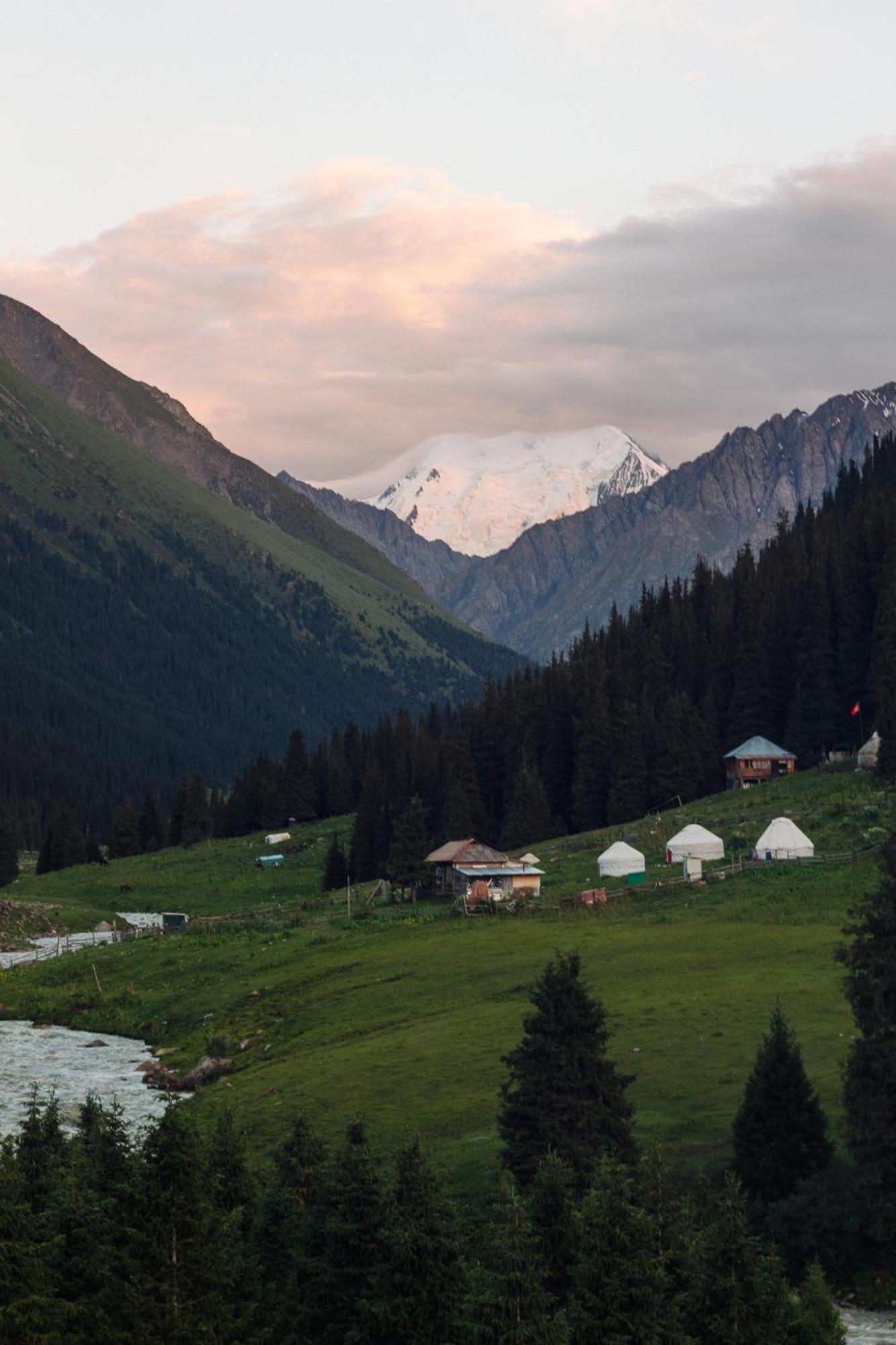 Eco Yurt Camp Arashan Hotel Teploklyuchenka ภายนอก รูปภาพ