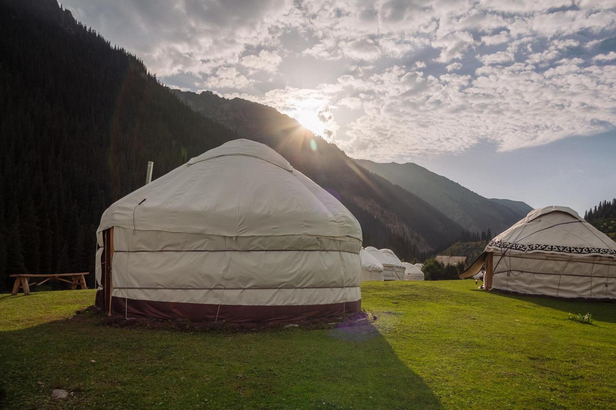 Eco Yurt Camp Arashan Hotel Teploklyuchenka ภายนอก รูปภาพ